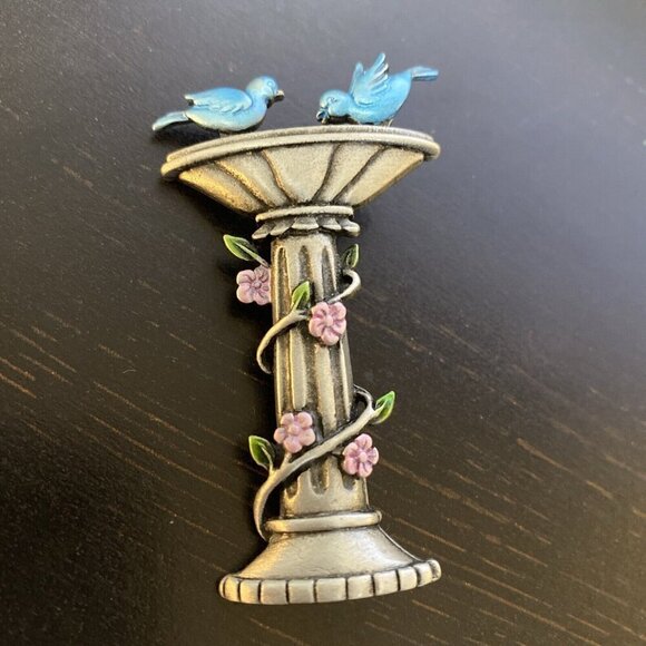 Vintage Signed JJ Jonette Silver Tone Blue Bird BIRDBATH Pin Brooch - Picture 1 of 2